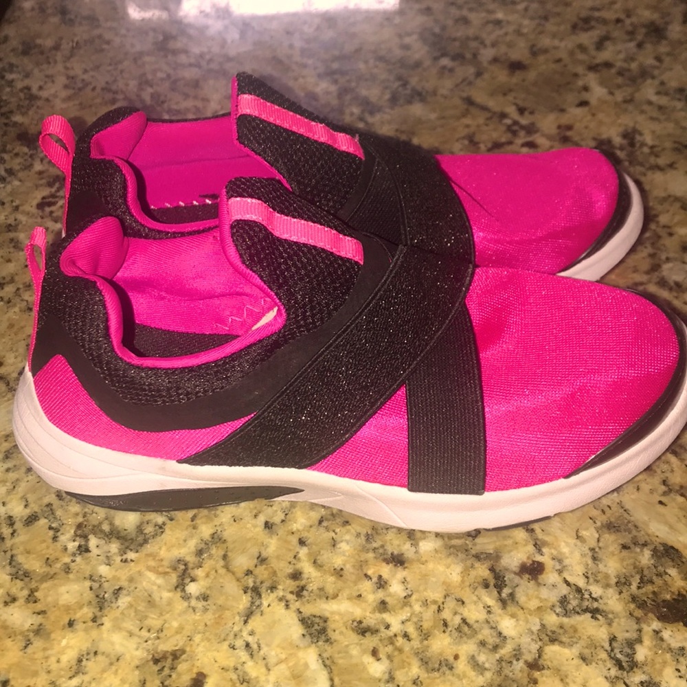 I am selling this really cute shoes for girls